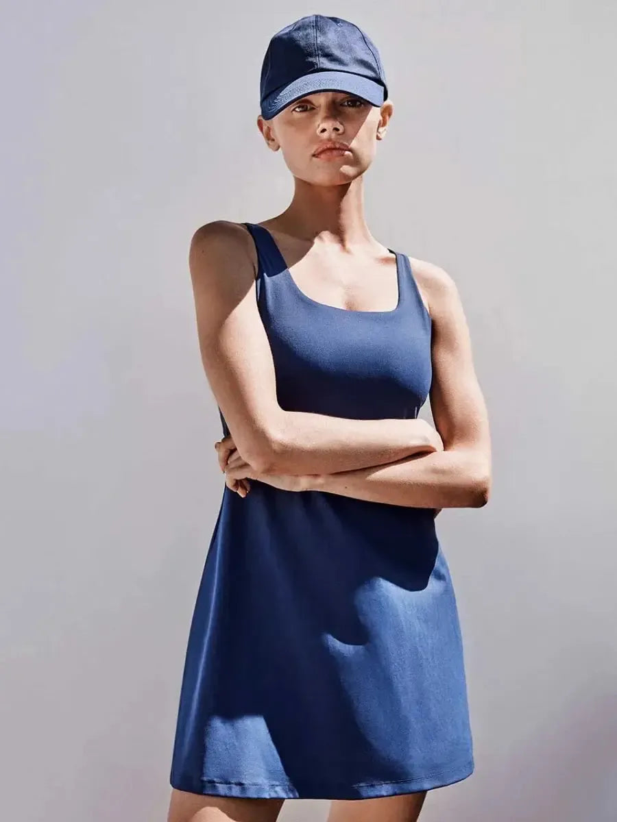 Abito sportivo modellante con spalla larga Gisela 60018