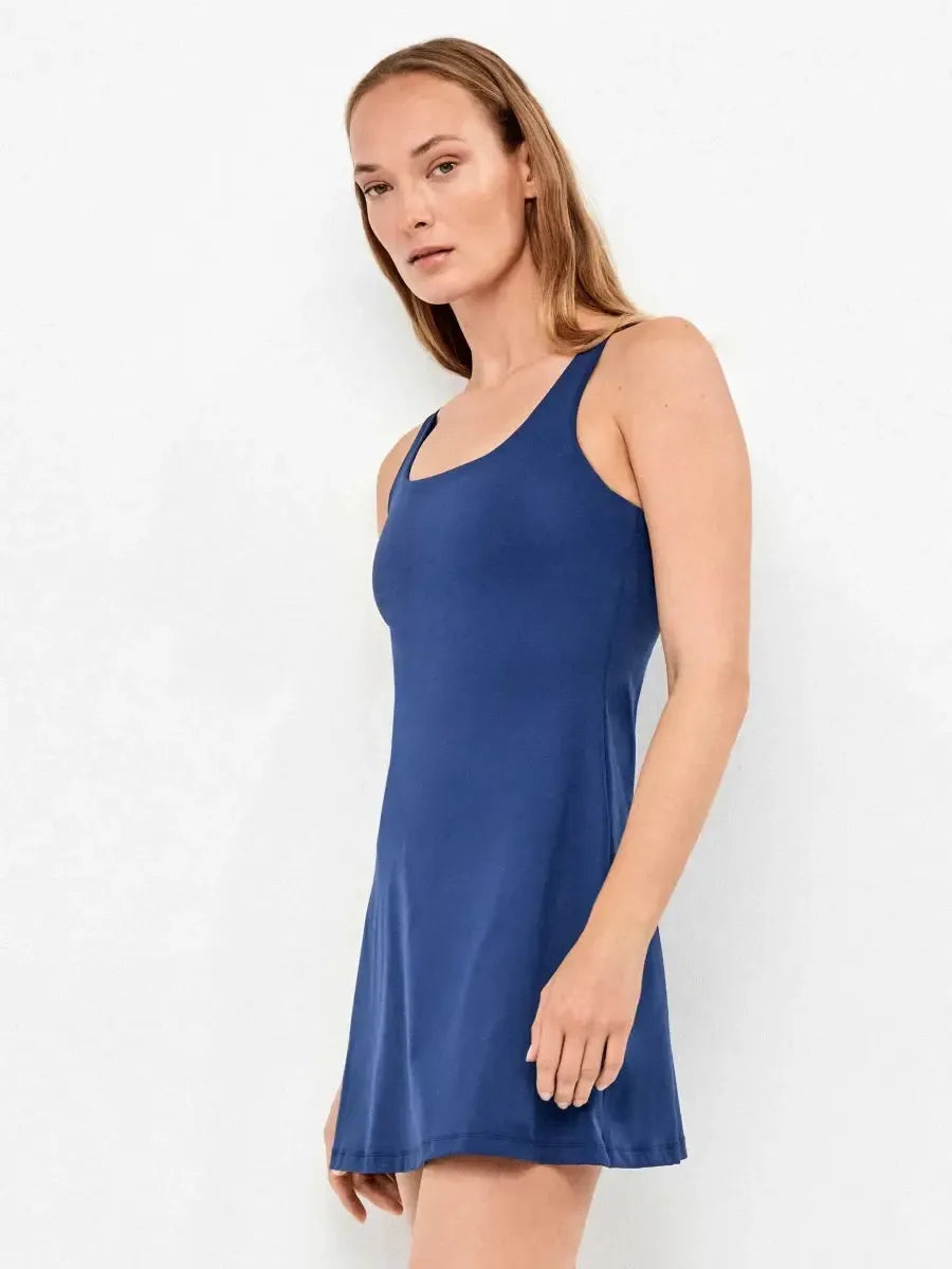 Abito sportivo modellante con spalla larga Gisela 60018