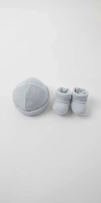 Cappellino con scarpette neonato in ciniglia Gary Q7214