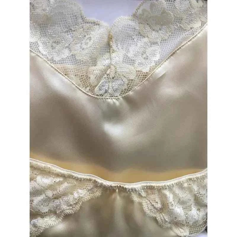 Coordinato donna Rossoporpora in raso con balza in pizzo e brasiliana CD740