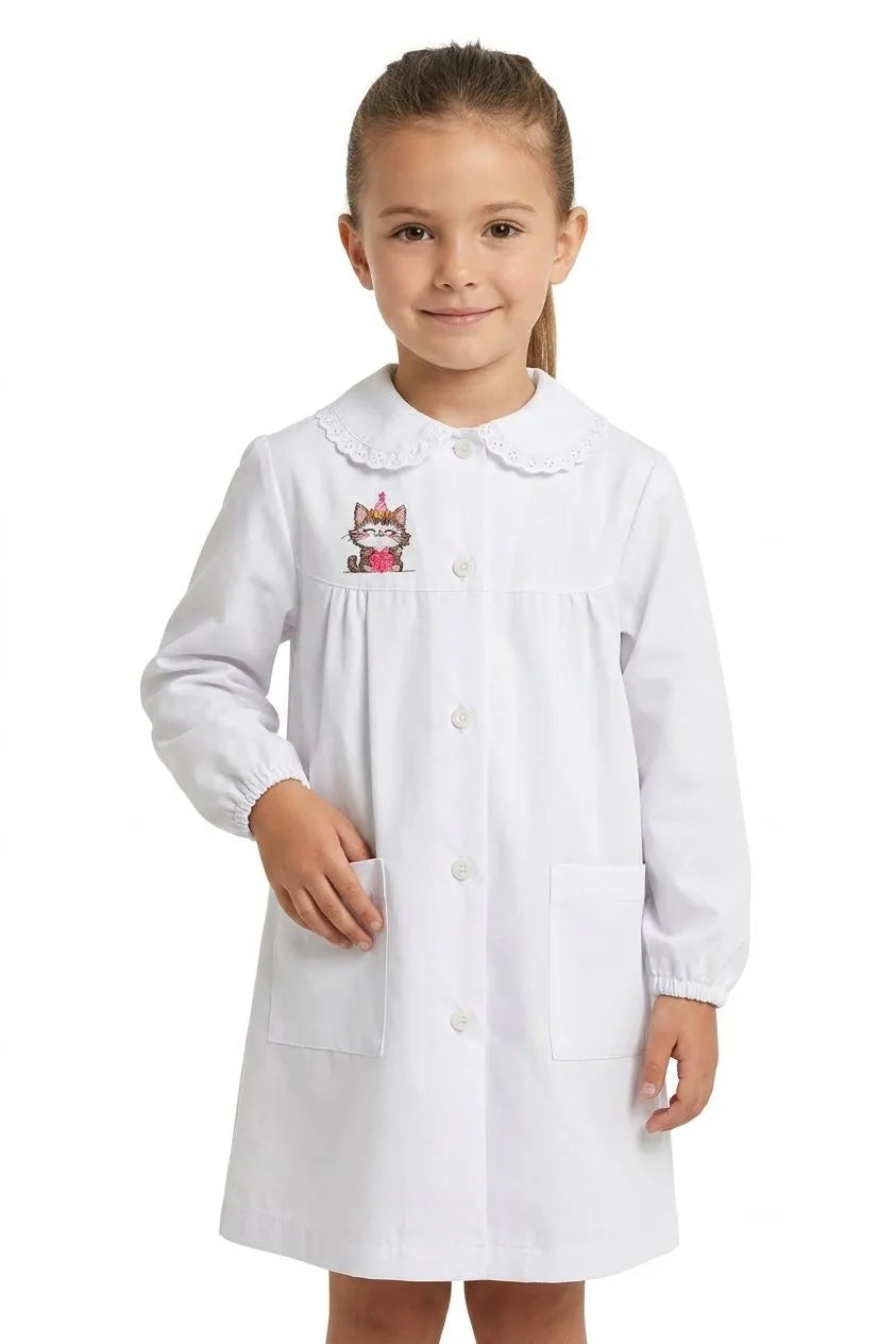 Grembiule asilo bambina Bianco con abbottonatura centrale Siggi ricamo Gattino 4330