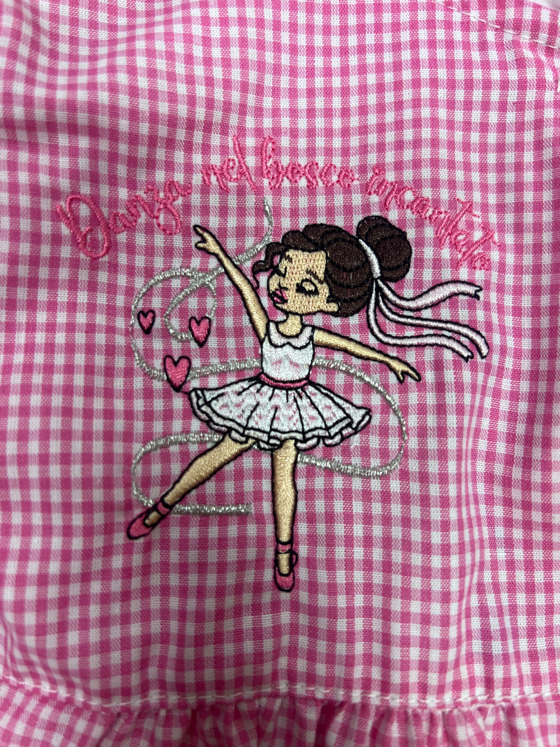 Grembiule asilo bambina Quadretti Rosa con abbottonatura centrale Ambrosino ricamo Danza S302