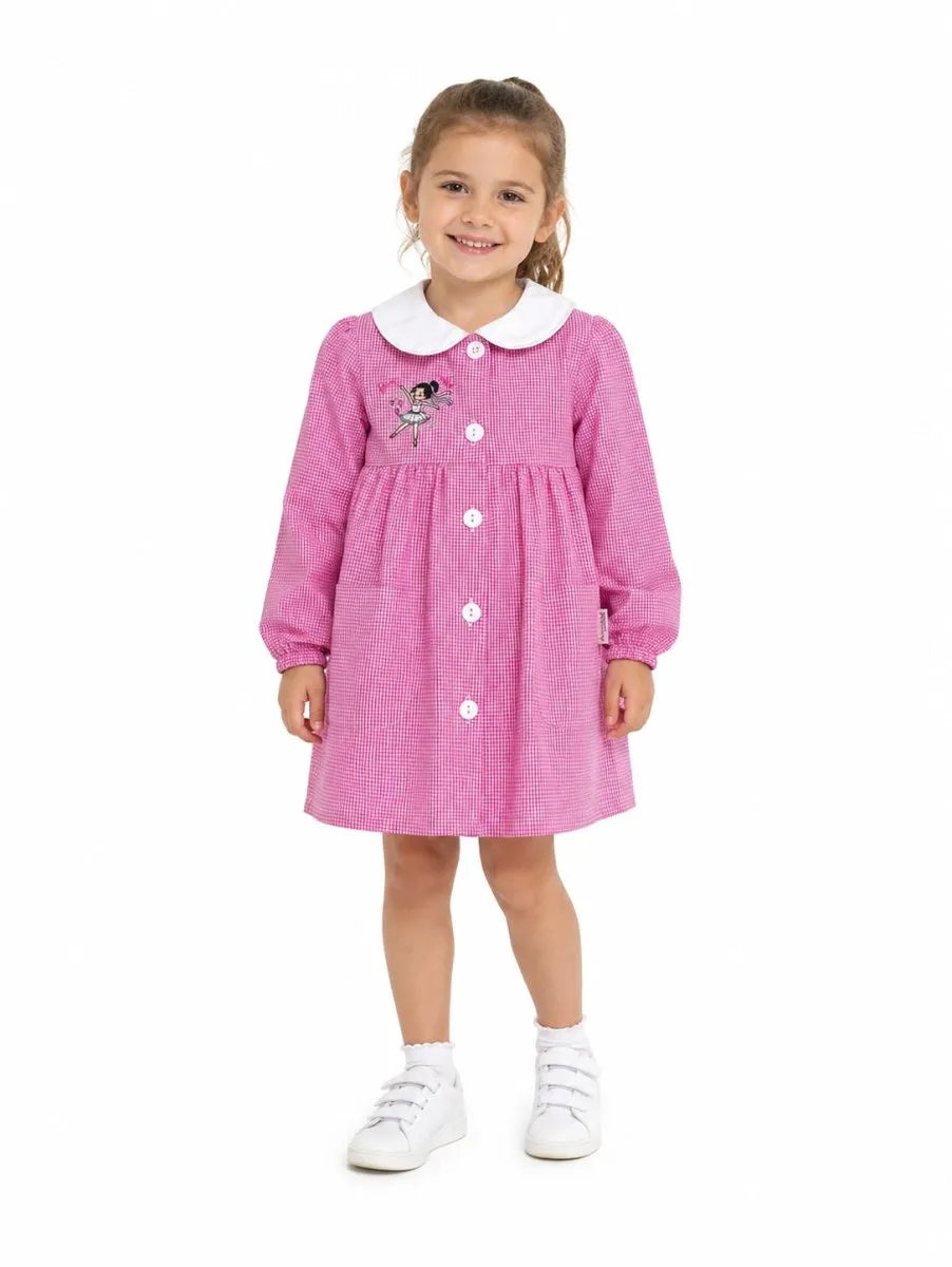 Grembiule asilo bambina Quadretti Rosa con abbottonatura centrale Ambrosino ricamo Danza S302