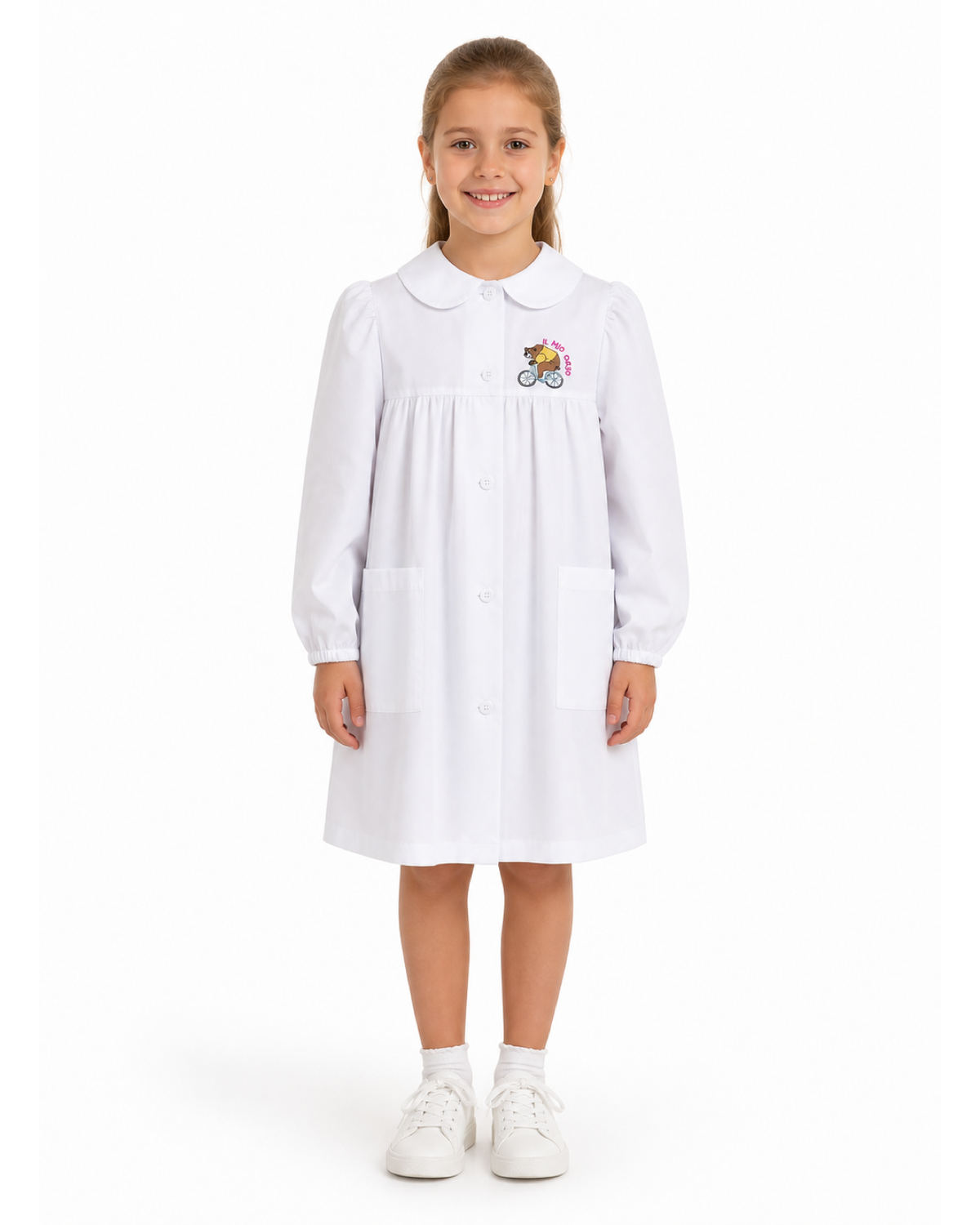 Grembiule asilo bambina bianco con abbottonatura centrale Nazareno Gabrielli ricamo Orso 0743
