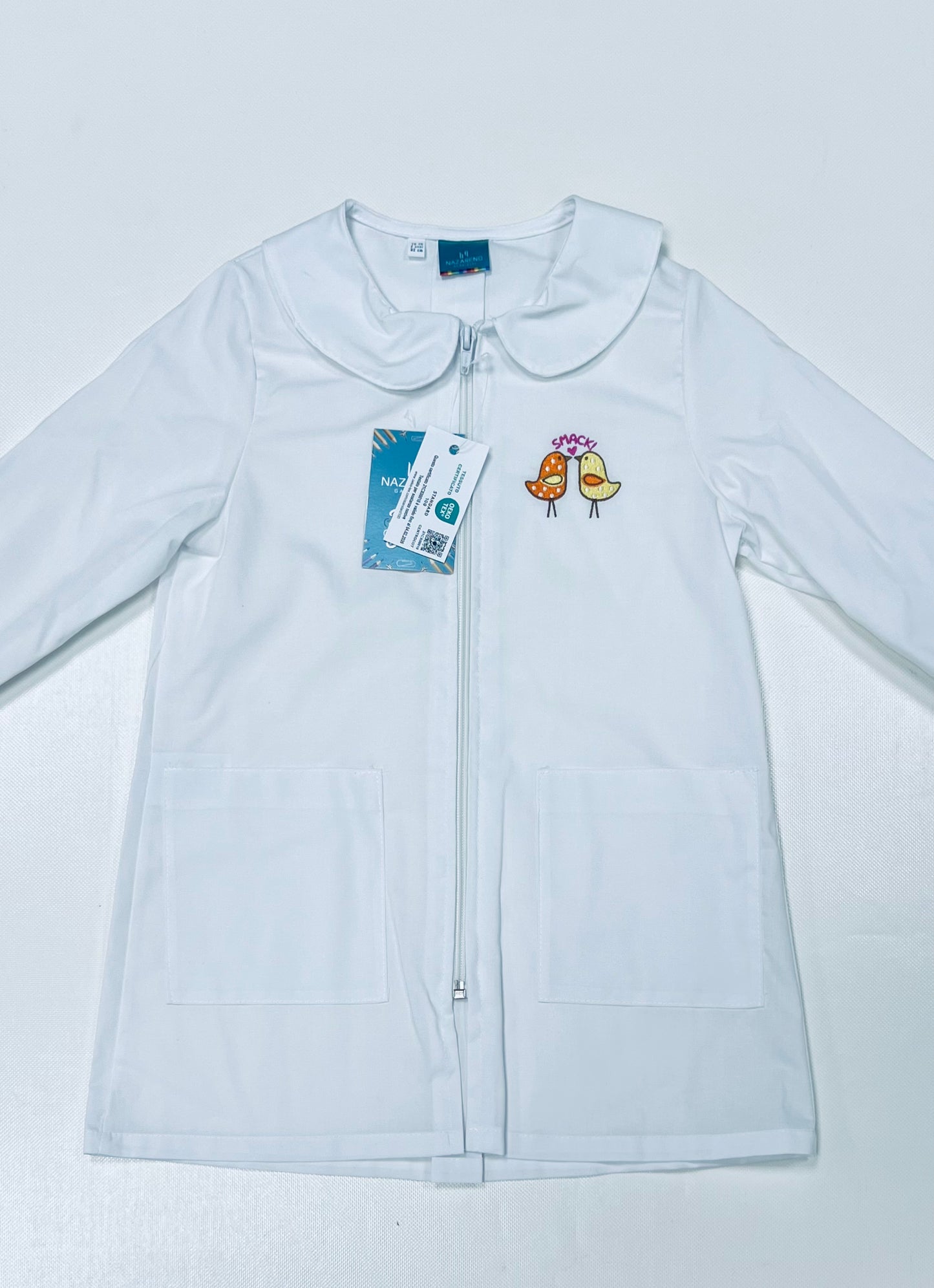 Grembiule asilo bambina bianco con zip centrale Nazareno Gabrielli ricamo Smack 0752