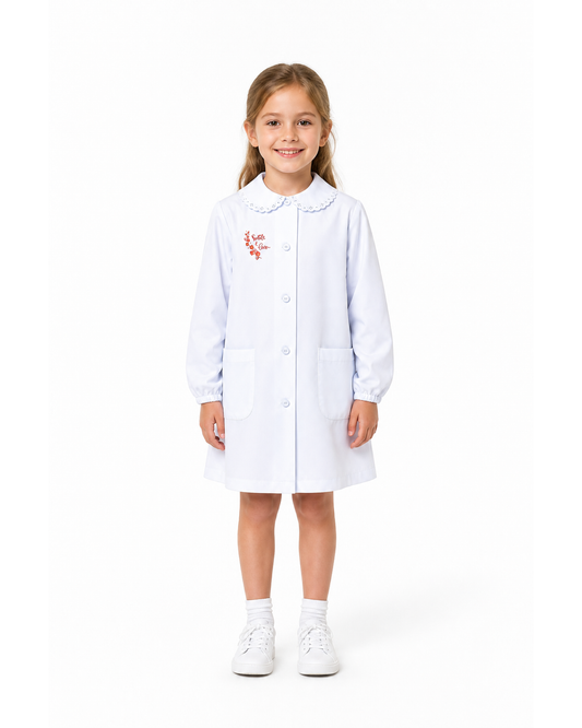 Grembiule asilo bambina con abbottonatura centrale Siggi made in Italy ricamo Smile e Love 4030