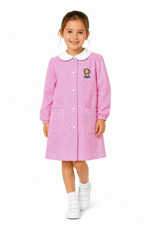 Grembiule asilo bambina con abbottonatura centrale Siggi ricamo Bambina con treccine quadretti rosa 4333