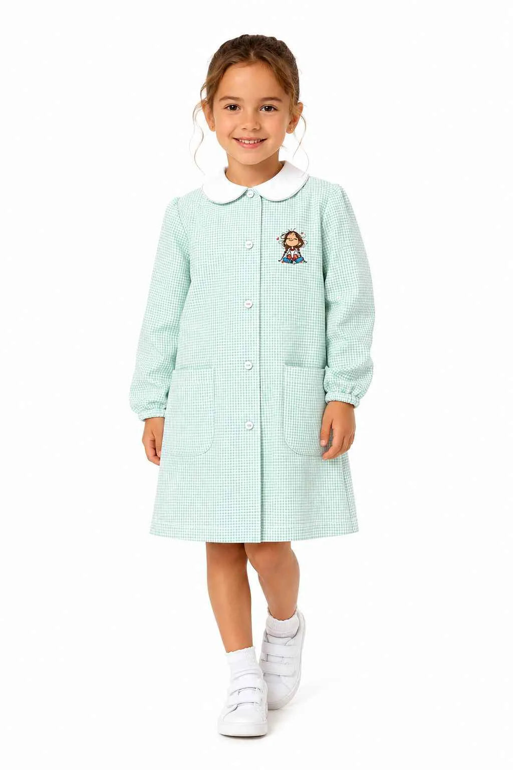 Grembiule asilo bambina con abbottonatura centrale Siggi ricamo Bambina con treccine quadretti verdi 4333