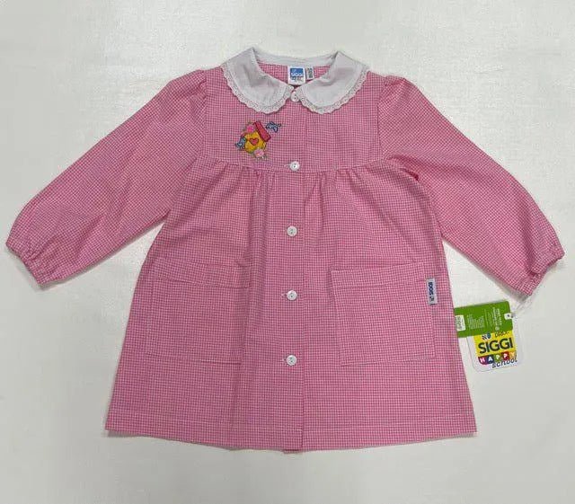 Grembiule asilo bambina con abbottonatura centrale Siggi ricamo casetta uccellini a quadretti rosa 3877