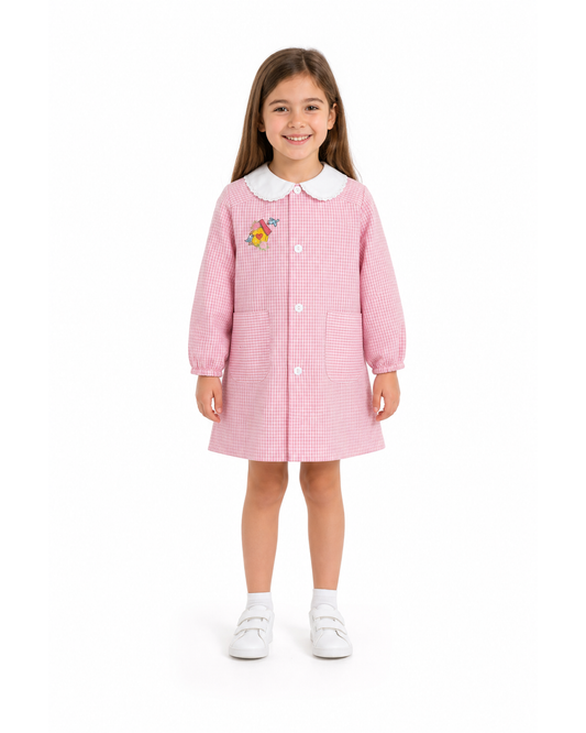 Grembiule asilo bambina con abbottonatura centrale Siggi ricamo casetta uccellini a quadretti rosa 3877