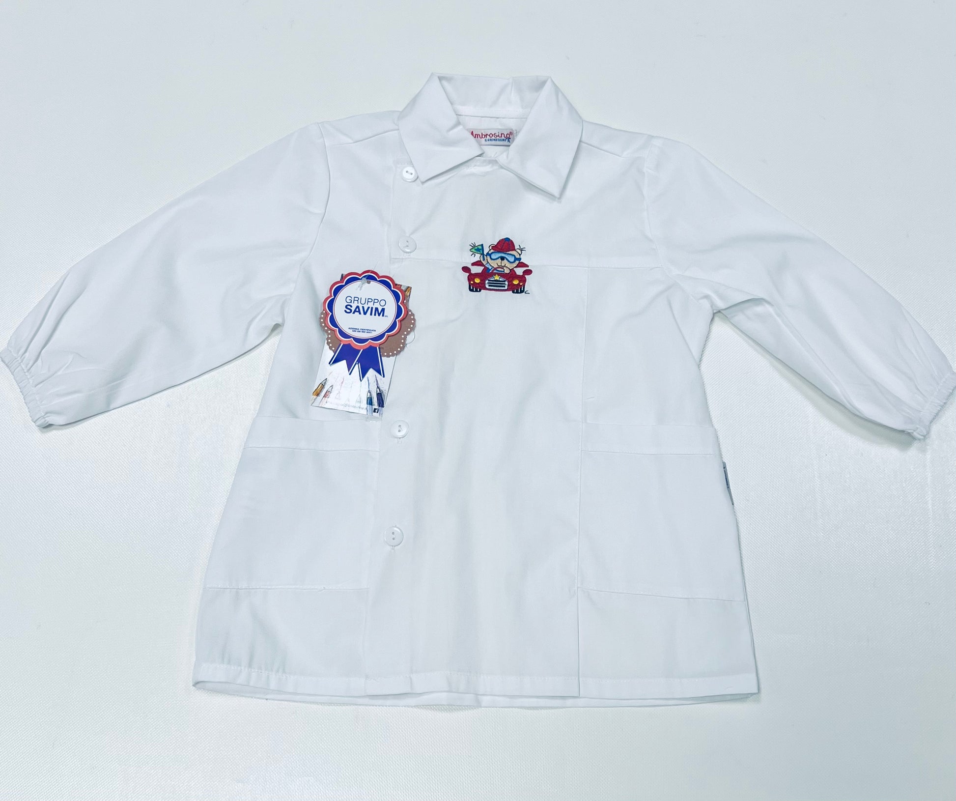 Grembiule asilo bambino con abbottonatura laterale Ambrosino ricamo Auto Q503