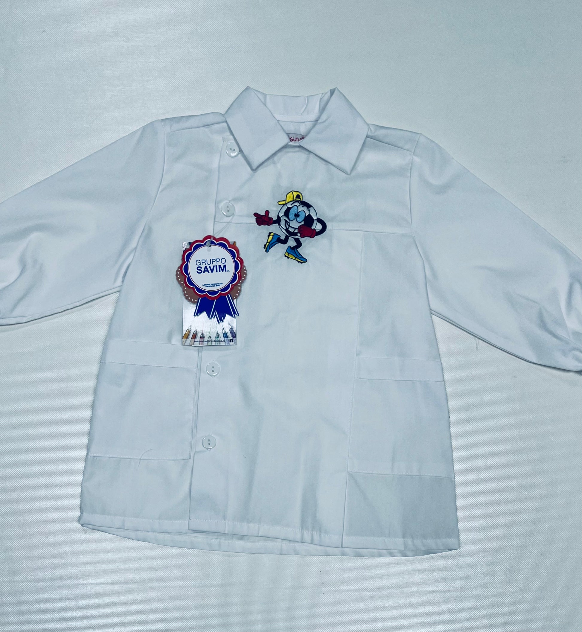 Grembiule asilo bambino con abbottonatura laterale Ambrosino ricamo Calcio R501