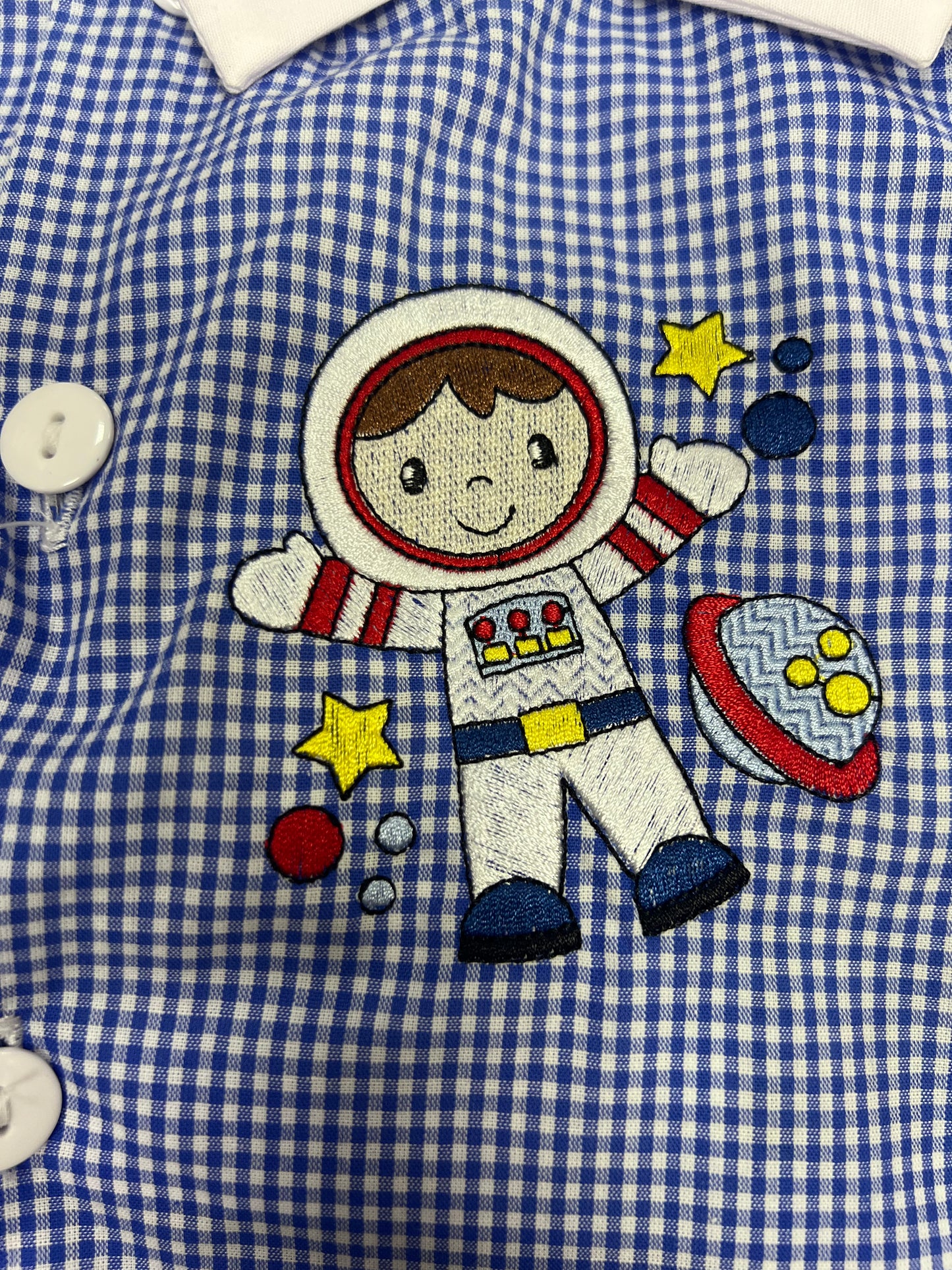 Grembiule asilo bambino quadretti azzurri con abbottonatura laterale Ambrosino ricamo Astronauta S505