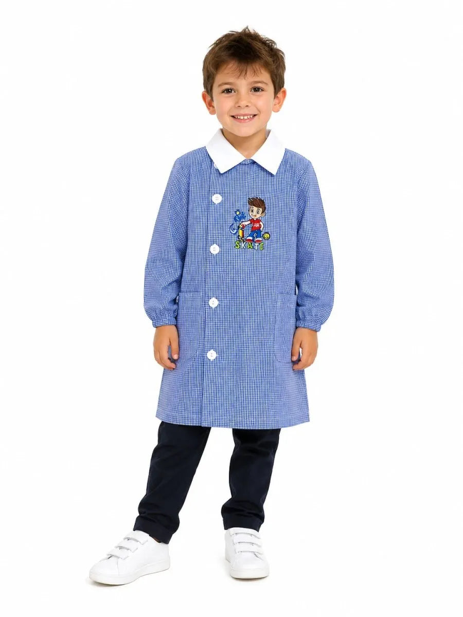 Grembiule asilo bambino quadretti azzurri con abbottonatura laterale Ambrosino ricamo Skate S504