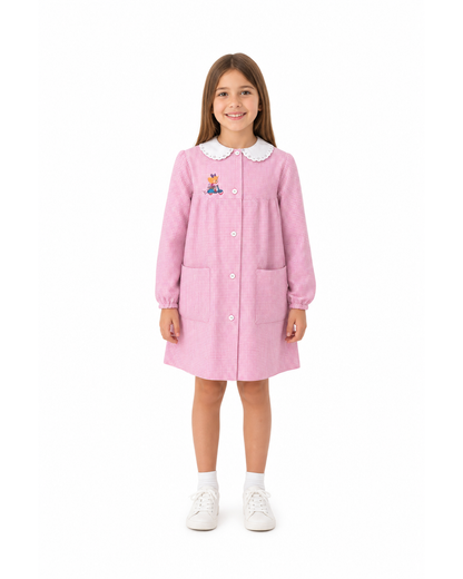 Grembiule asilo quadretti rosa bambina con abbottonatura centrale centrale Siggi ricamo Vespa 4027