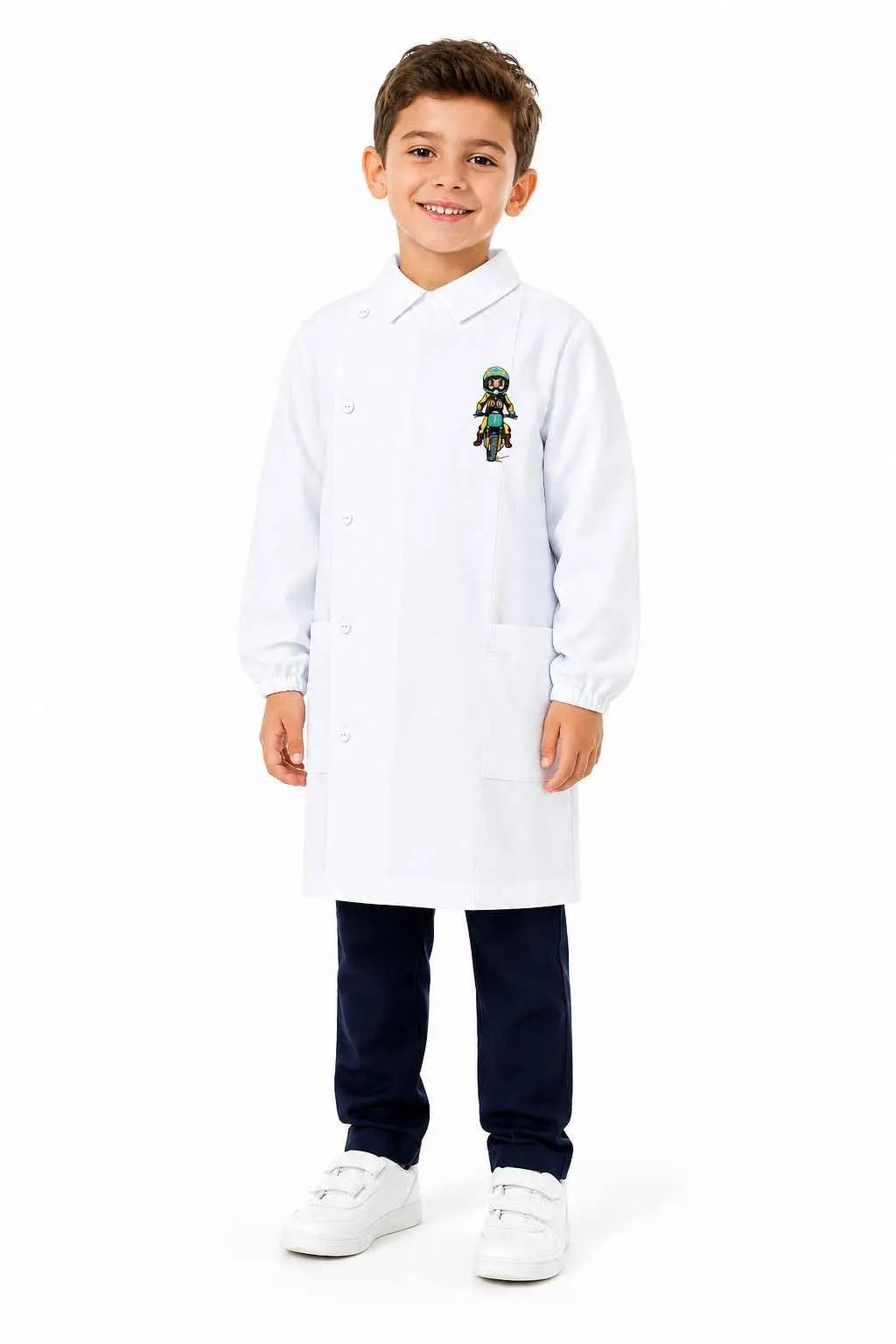 Grembiule bianco asilo bambino con abbottonatura laterale Siggi ricamo Moto 4346