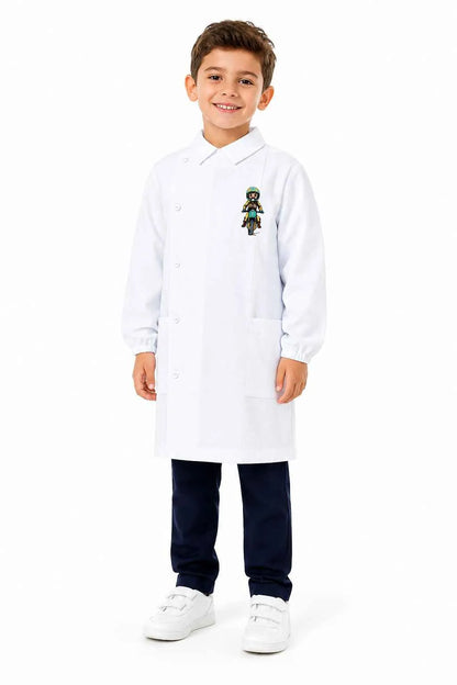Grembiule bianco asilo bambino con abbottonatura laterale Siggi ricamo Moto 4346