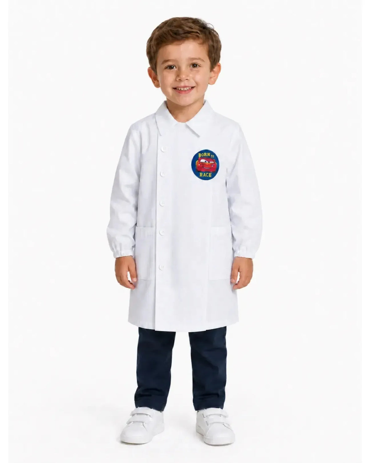 Grembiule bianco asilo bambino con abbottonatura laterale ricamo Disney Cars G306A25