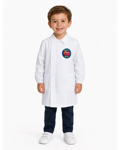Grembiule bianco asilo bambino con abbottonatura laterale ricamo Disney Cars G306A25