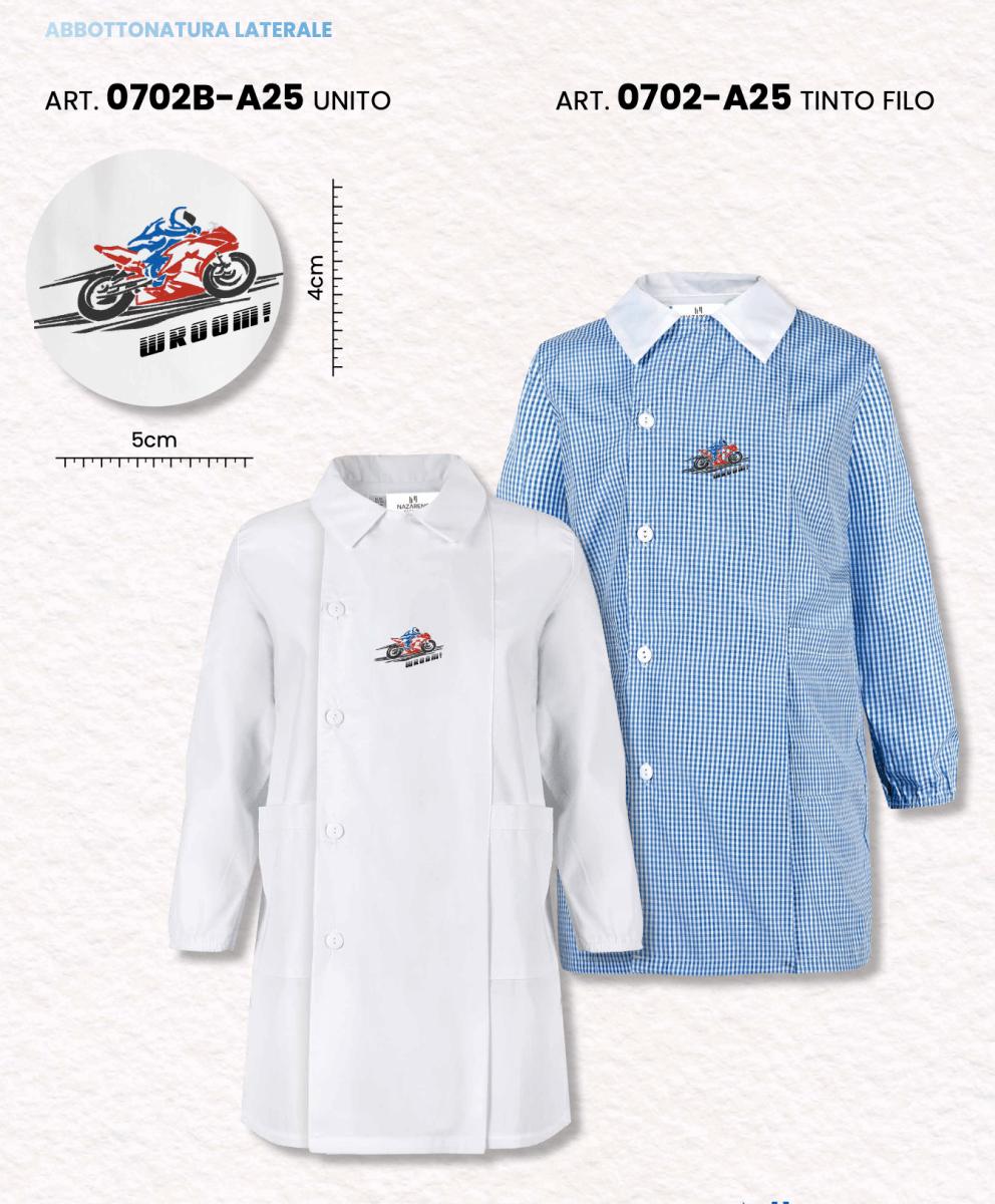 Grembiule quadretti azzurri asilo bambino con abbottonatura laterale Nazareno Gabrielli ricamo Vroom 0702