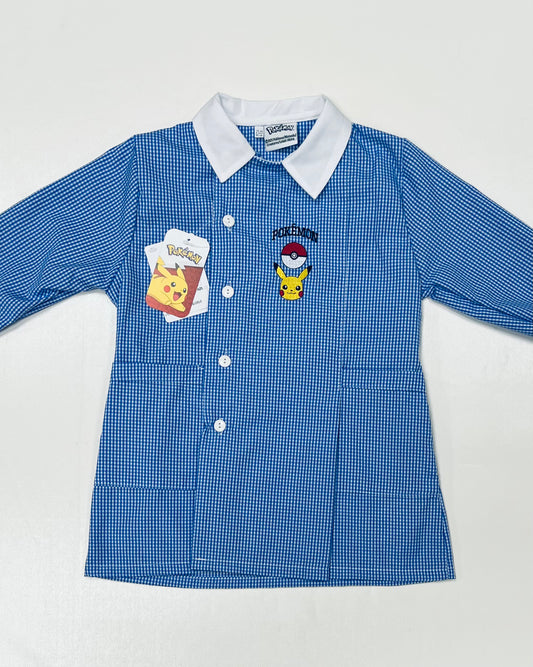 Grembiule quadretti azzurri asilo bambino con abbottonatura laterale Pokemon G301