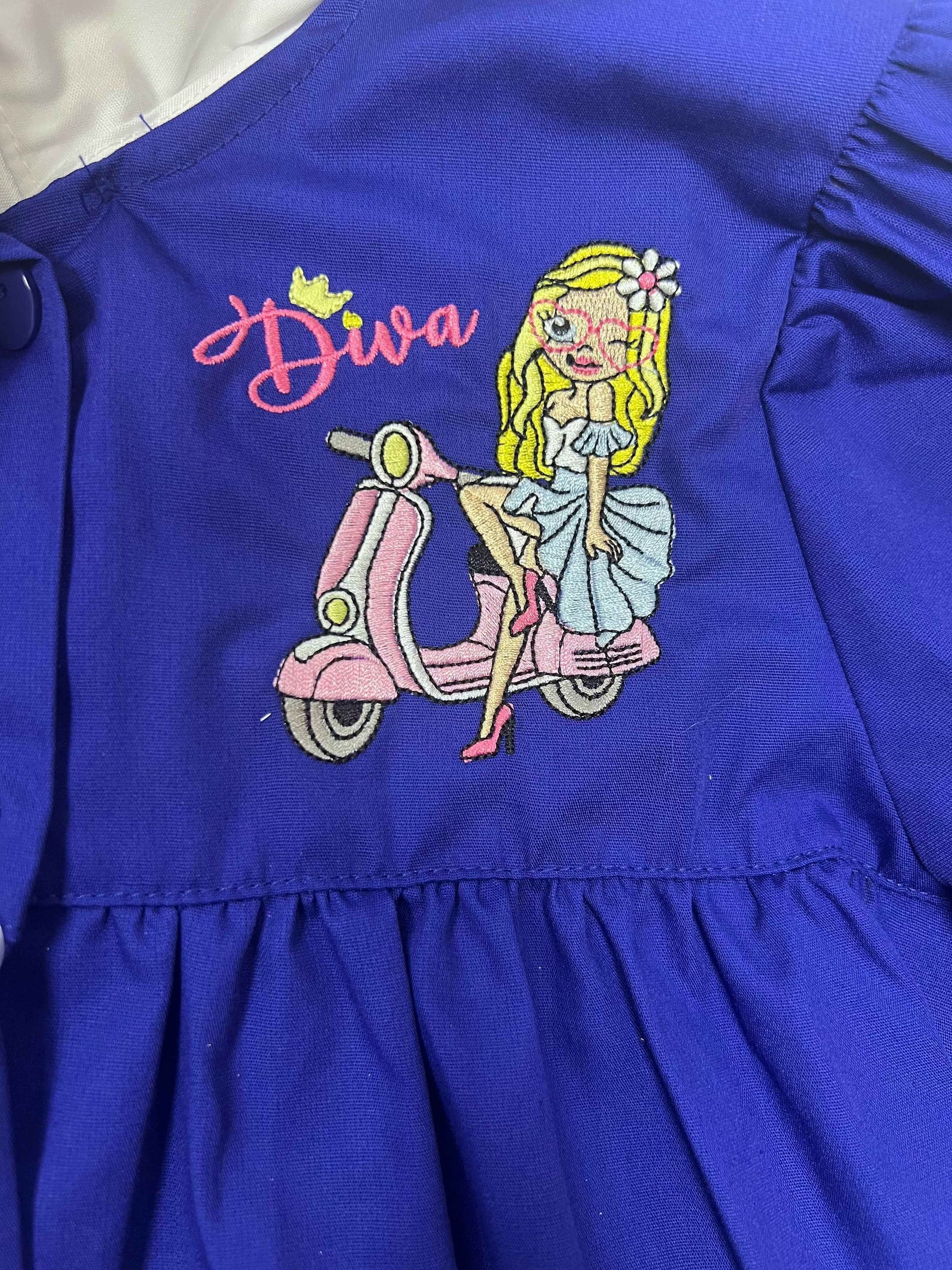 Grembiule scuola elementare blu bambina Ambrosino Made in Italy ricamo Diva S107