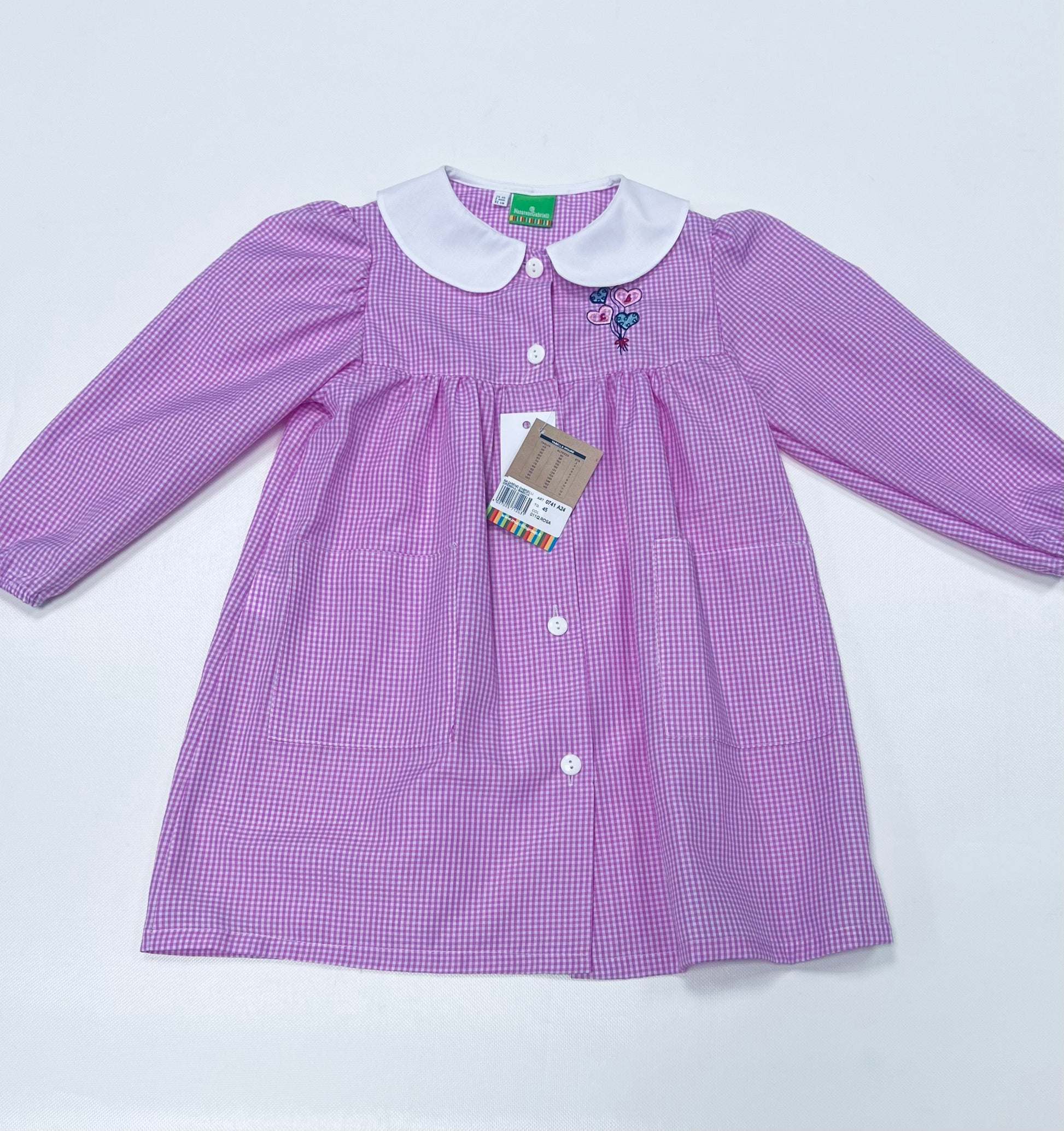 Grembiule asilo bambina quadretti rosa con abbottonatura centrale Nazareno Gabrielli ricamo Cuori 0741