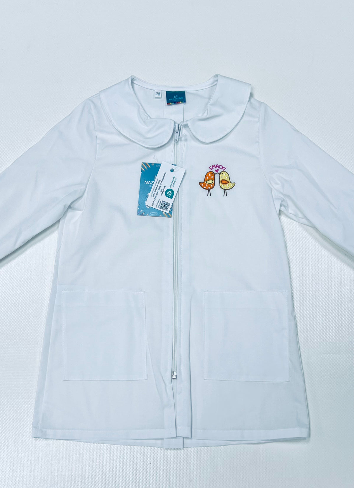 Grembiule asilo bambina bianco con zip centrale Nazareno Gabrielli ricamo Smack 0752