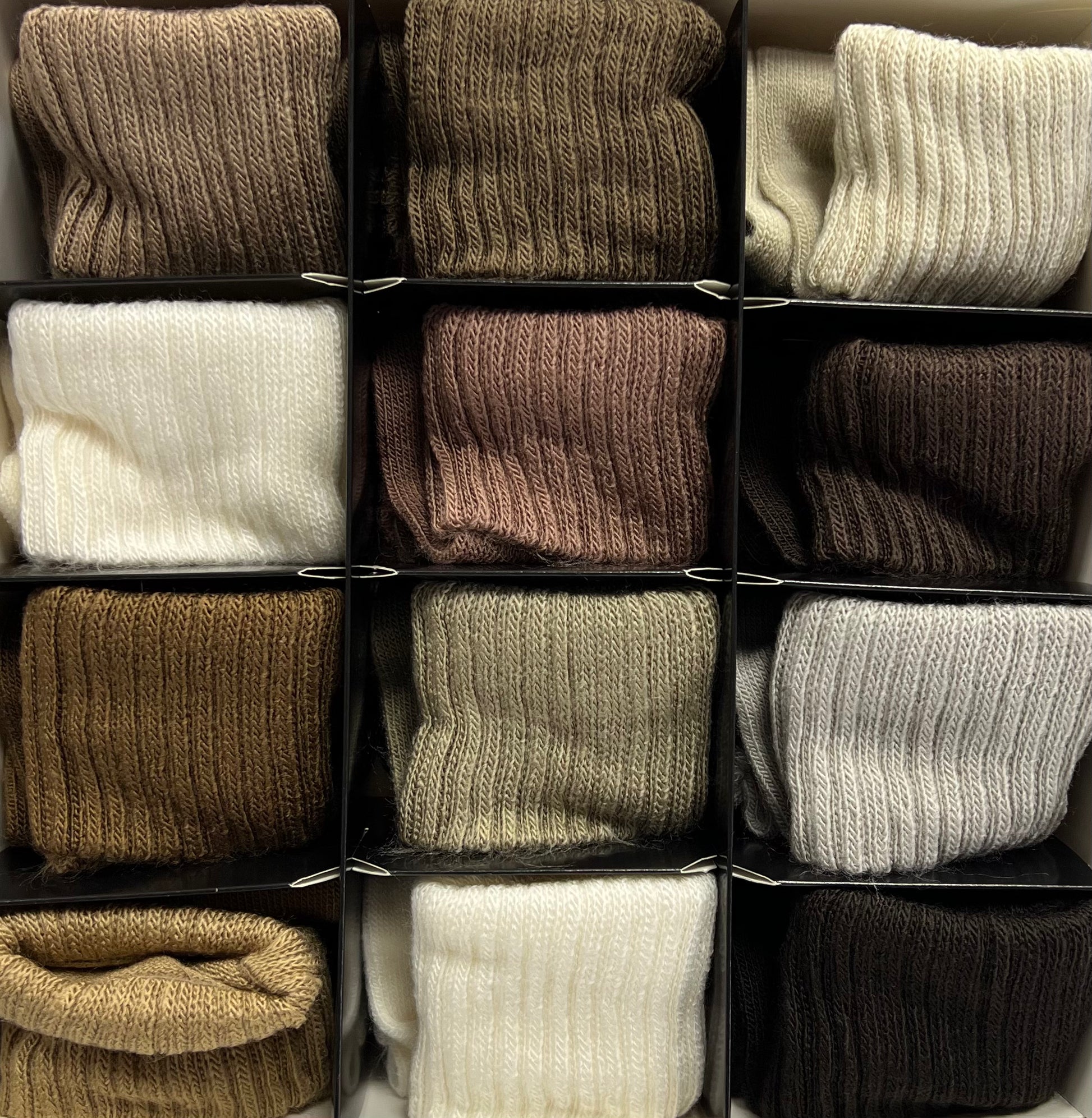 Confezione da 6 paia di calze corte in morbido acrilico super soft con risvolto Pezzini Dcz-604 Carezza