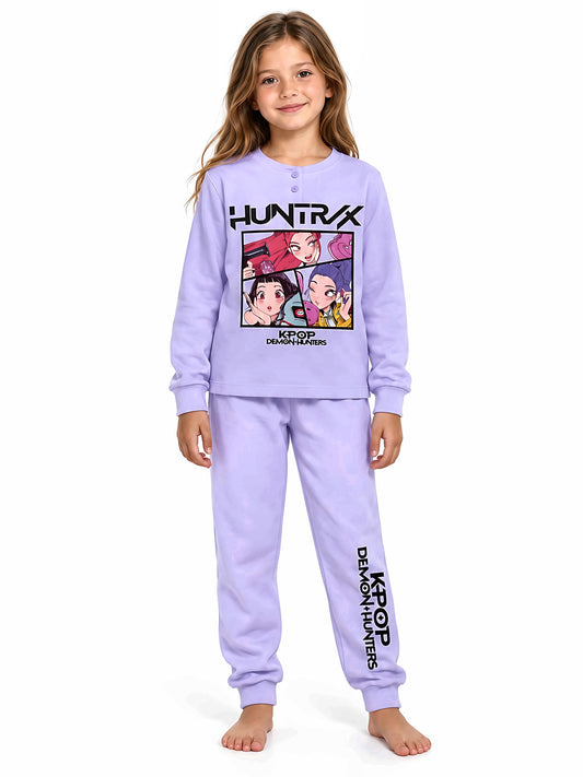 Pigiama felpato Huntrix Demon Hunters K-Pop bambina KP50L6768 colore Lilla indossato, vista anteriore, sfondo bianco.