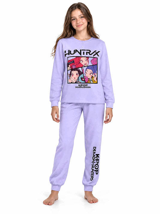 Pigiama felpato Huntrix Demon Hunters K-Pop ragazza KP50L6768C colore Lilla indossato, vista anteriore, sfondo bianco.