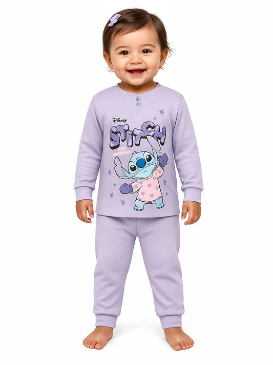 Pigiama caldo cotone Lilo e Stitch Disney interlock bambina baby DY50L8960 colore Lilla indossato, vista anteriore, sfondo bianco.