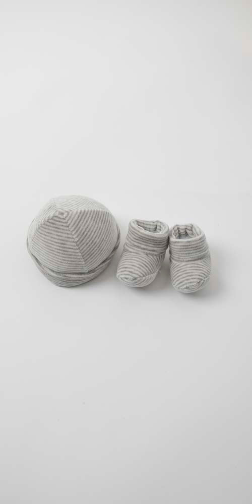 Cappellino con scarpette neonato in ciniglia Gary Q7214 - Caos Intimo Donna - Uomo - Bambini - Casa - Gary