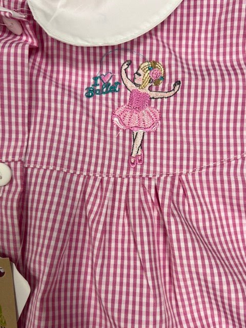 Grembiule asilo bambina quadretti rosa con abbottonatura centrale Nazareno Gabrielli ricamo Ballet 0743